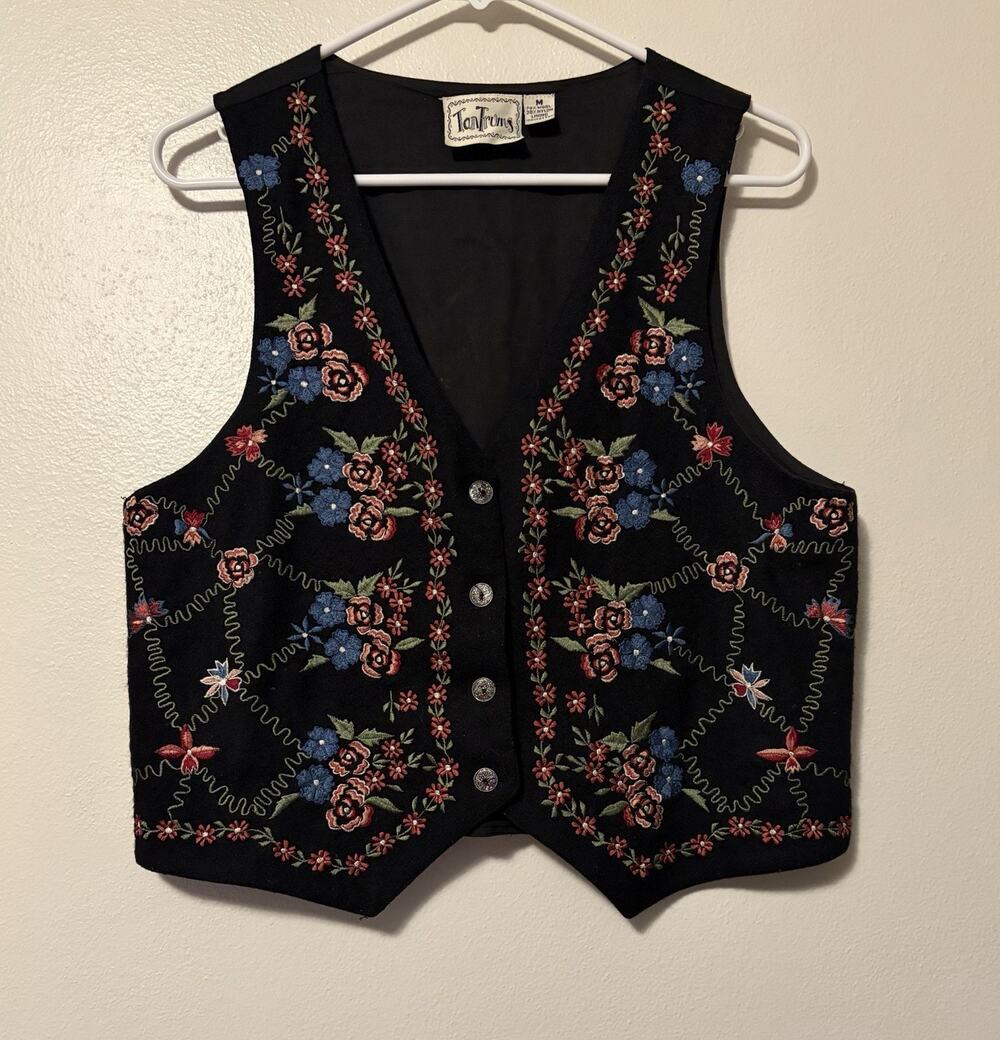 TanTrums Vintage Vest Medium Black Floral Embroidered Cottagecore Forest Girl